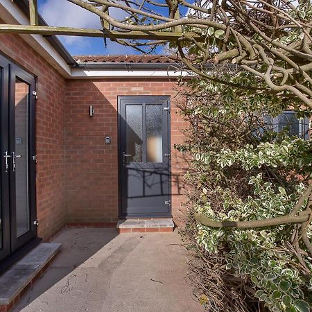 The Luxury Potting Shed With Free Parking! Daire York Dış mekan fotoğraf