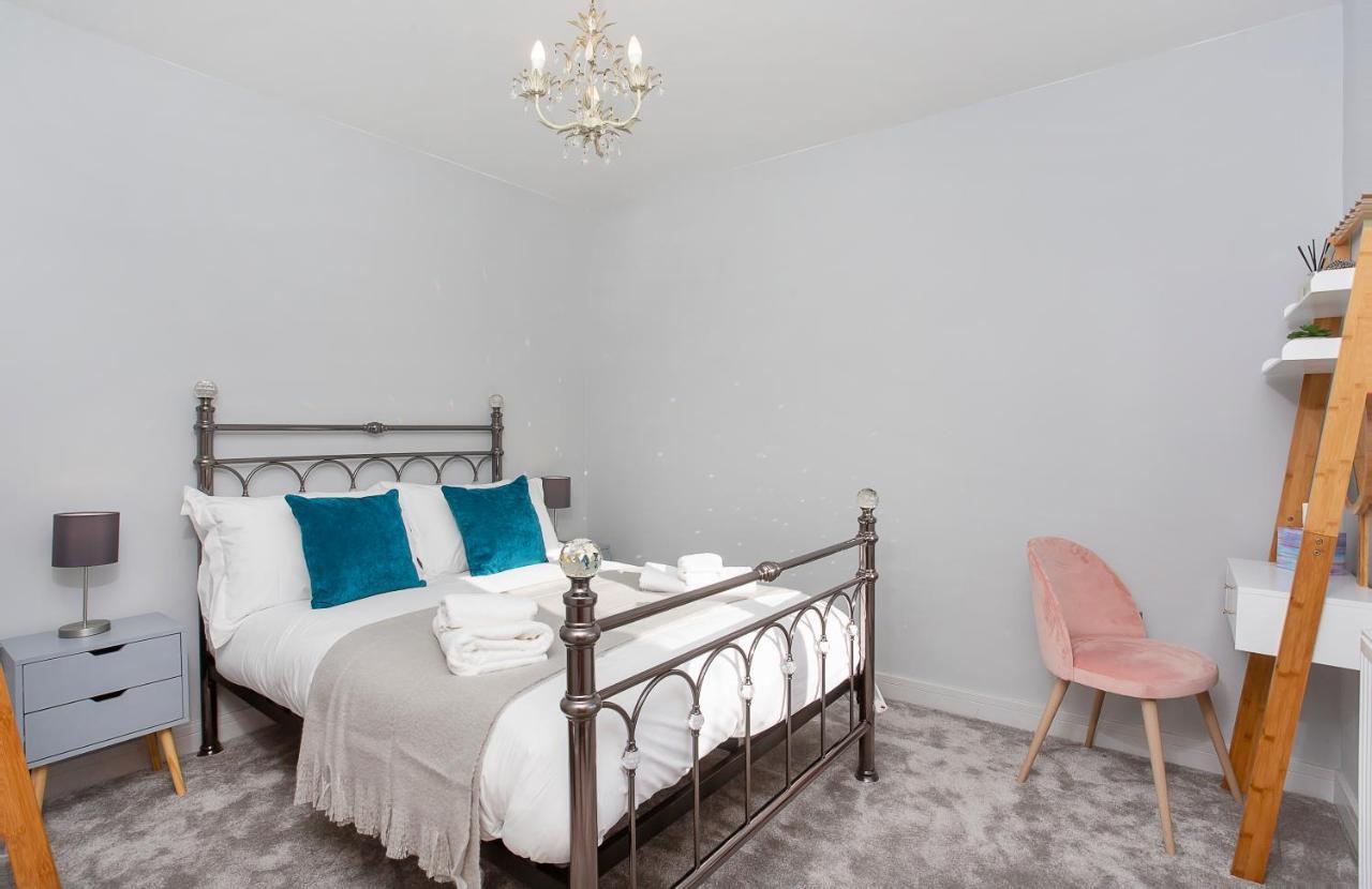 The Luxury Potting Shed With Free Parking! Daire York Dış mekan fotoğraf